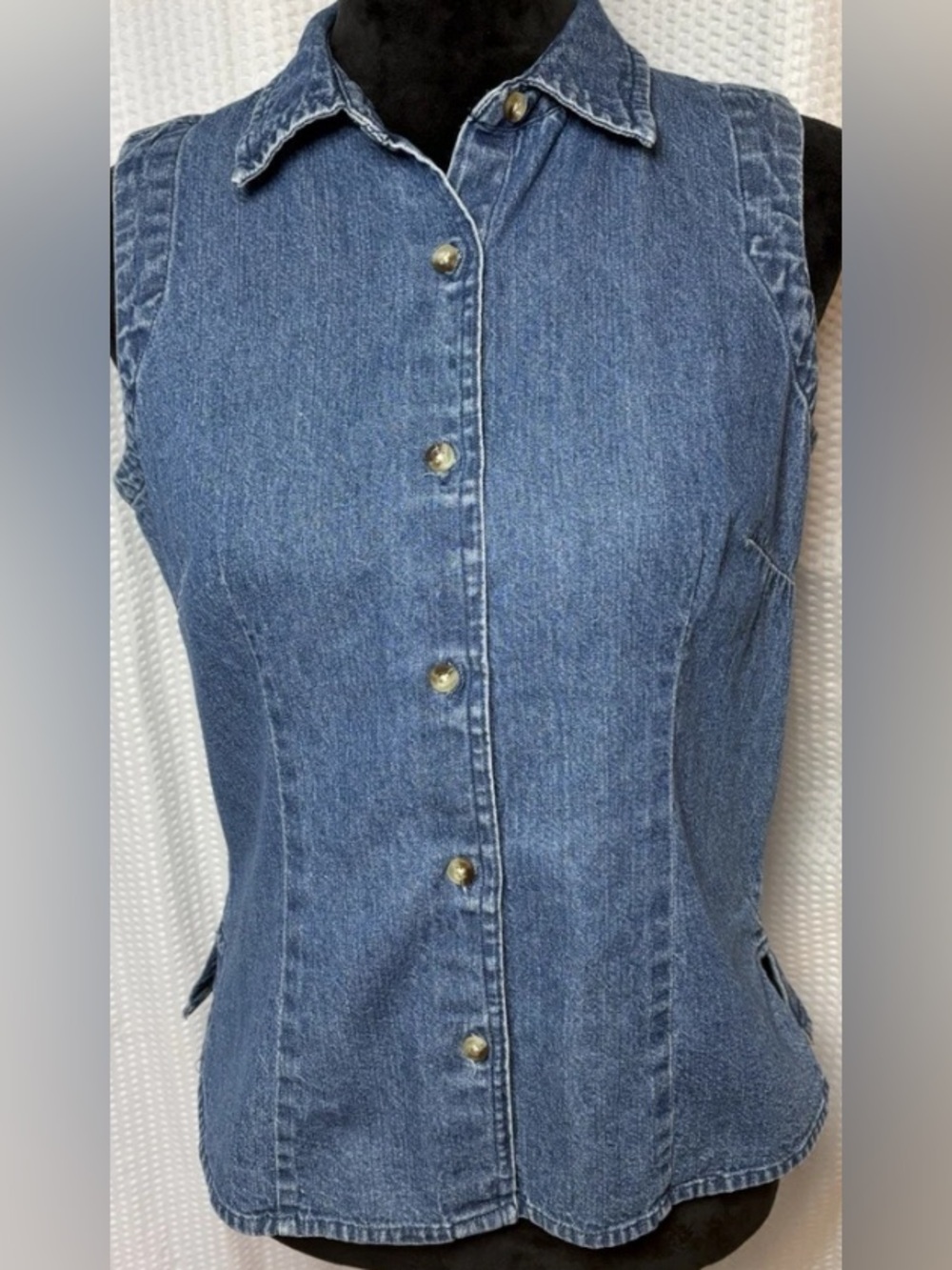 Vintage 90s St. John’s Bay Sleeveless Denim Button Down Top/ Jean Vest
